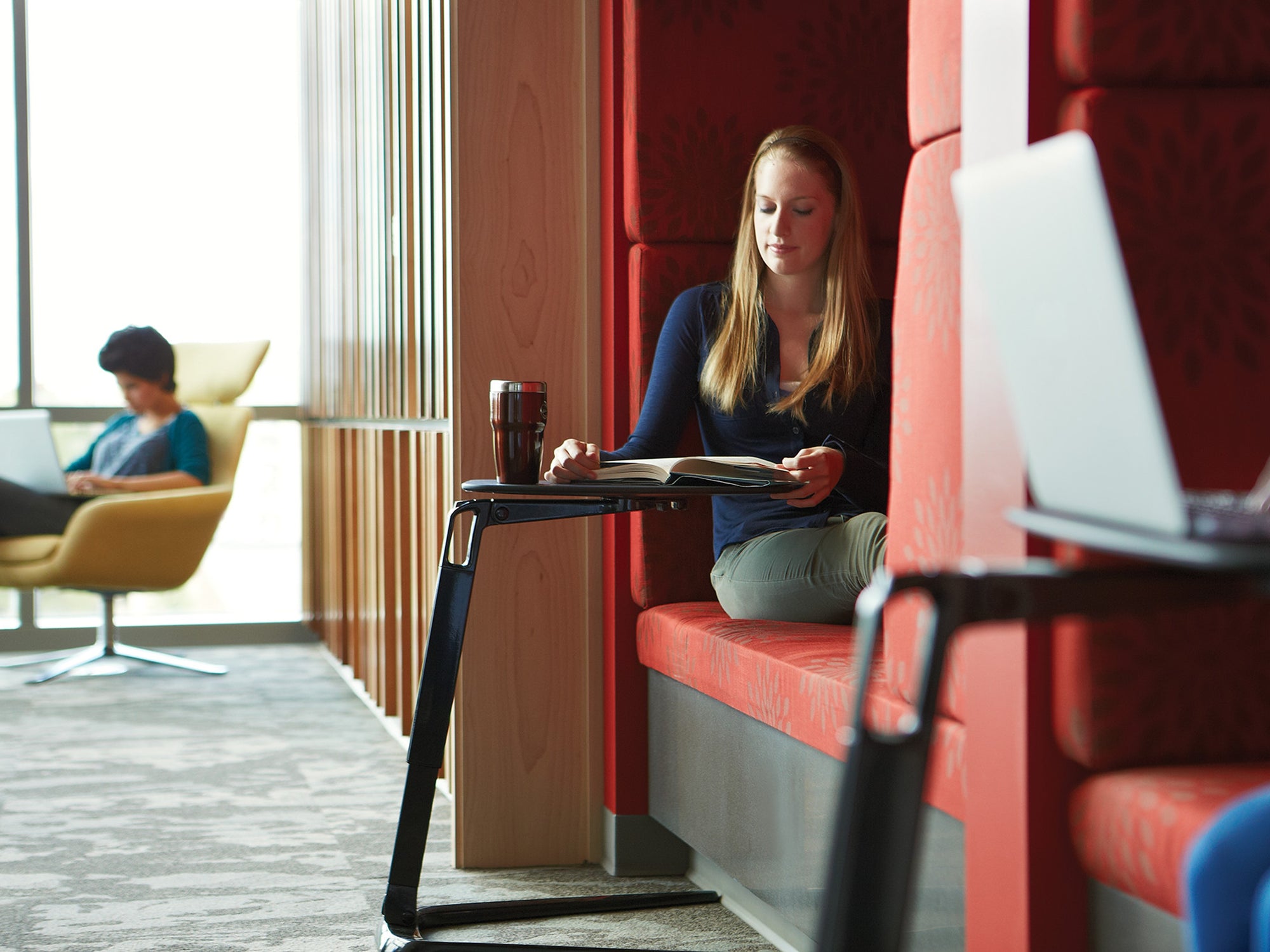 Steelcase Flex 電動上下昇降デスク - 高さ調整機能付オフィス